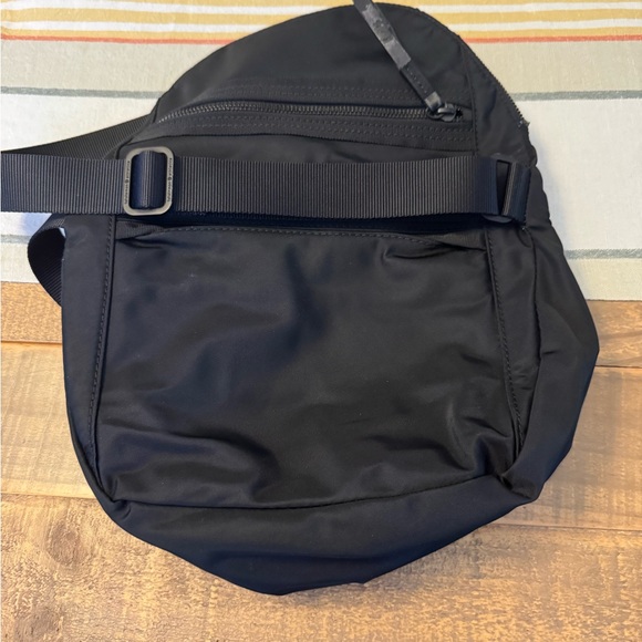 lululemon athletica Classic Black Crossbody Bag - Picture 2 of 3